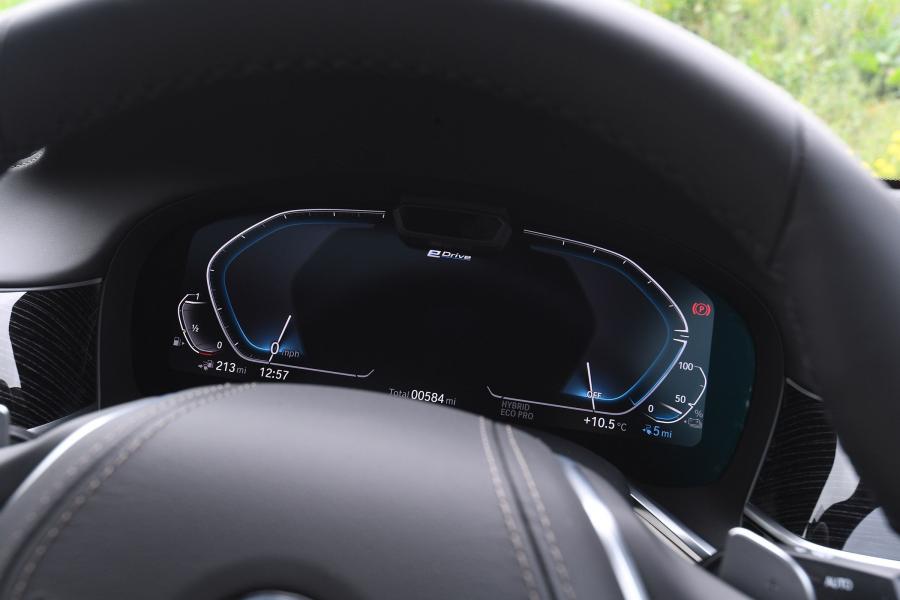 Панель приборов BMW 745Le xDrive (G12) 2019 года  (UK) (фото 4 из 26)